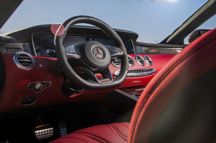 Интерьер Mercedes-AMG S63 Cabriolet 2016 года  (NA) (фото 17 из 31)
